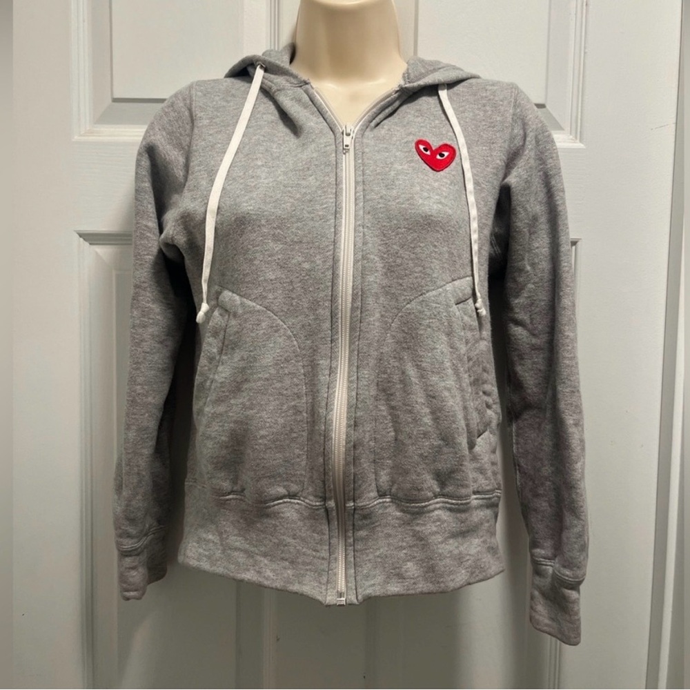 Comme des Garçons PLAY CDG
Gray Hoodie Luxury Streetwear - Size Small- EUC